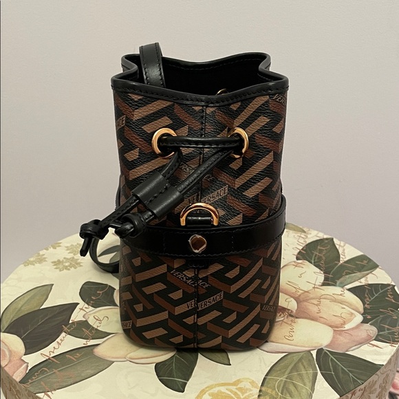 Versace La Greca Bucket Bag - Picture 4 of 11